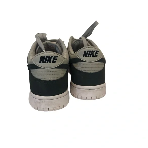 Nike Kids Court Borough 6.5Y Black Gray Sneakers Low Tops Lace Up - Picture 2 of 6